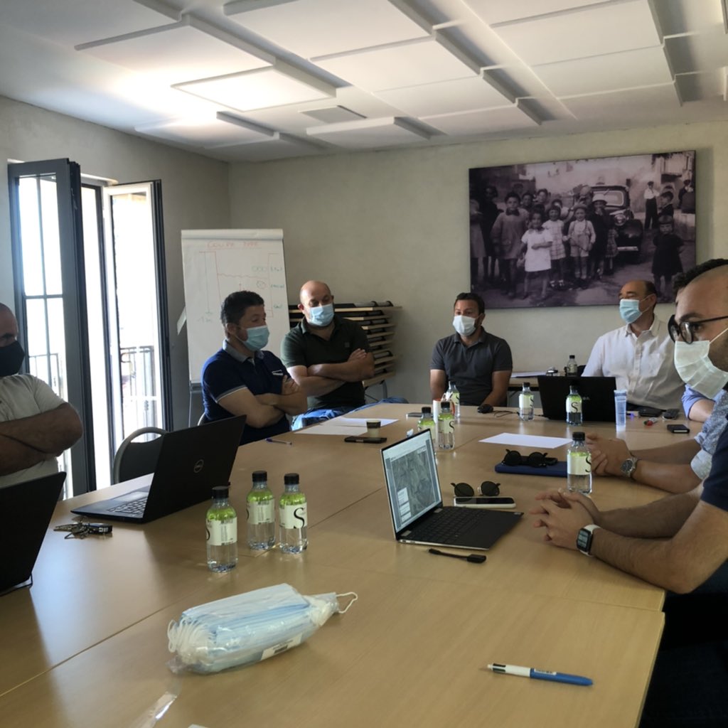 Speloncato1's tweet photo. Réunion de coordination à @ImaginaCowork aujourd’hui entre #SieepHc #comitédemassif, @JF_Acquaviva, @CCIRB , #corsicafibra et son sous-traitant afin de coordonner l’enfouissement de la #fibre, de la moyenne tension électrique et l’eau des sources entre @Speloncato1 et #pioggiola https://t.co/hYAF5pmKMe
