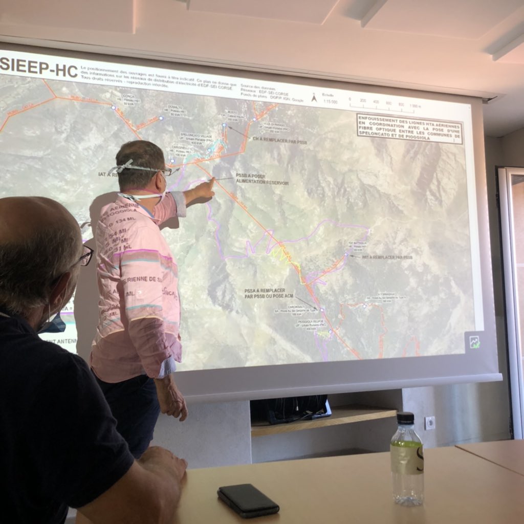 Speloncato1's tweet photo. Réunion de coordination à @ImaginaCowork aujourd’hui entre #SieepHc #comitédemassif, @JF_Acquaviva, @CCIRB , #corsicafibra et son sous-traitant afin de coordonner l’enfouissement de la #fibre, de la moyenne tension électrique et l’eau des sources entre @Speloncato1 et #pioggiola https://t.co/hYAF5pmKMe