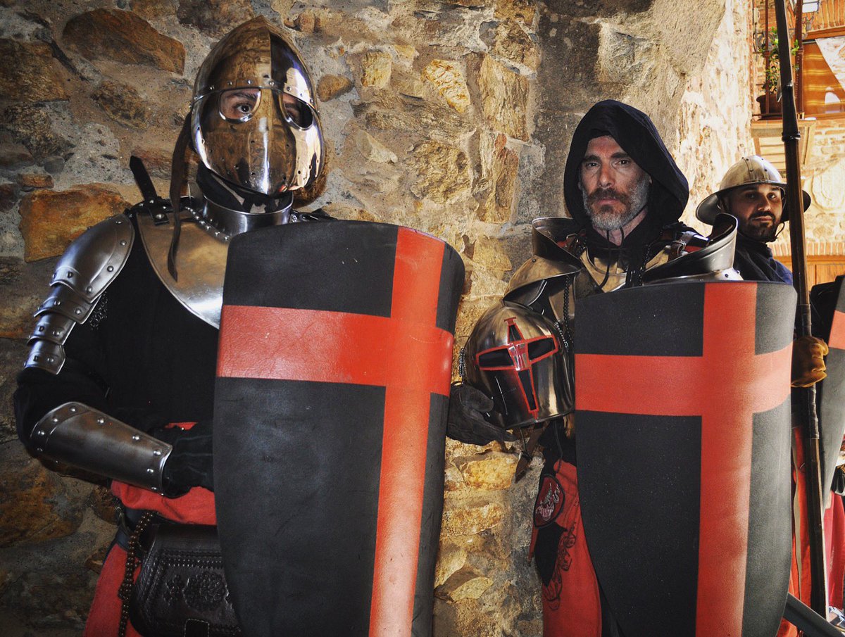 LevaCorculum's tweet photo. Si en el calor de la batalla necesitan una razón para seguir luchando, una idea por la que renunciarán a todo lo que tendrán, solamente tienen que mirar al hombre que lucha a su lado

#ROL #REV #LARP #knight #Armour #leva #levacorculum #Sword #softcombat #medieval #fe #religion https://t.co/ptFClAMJZh