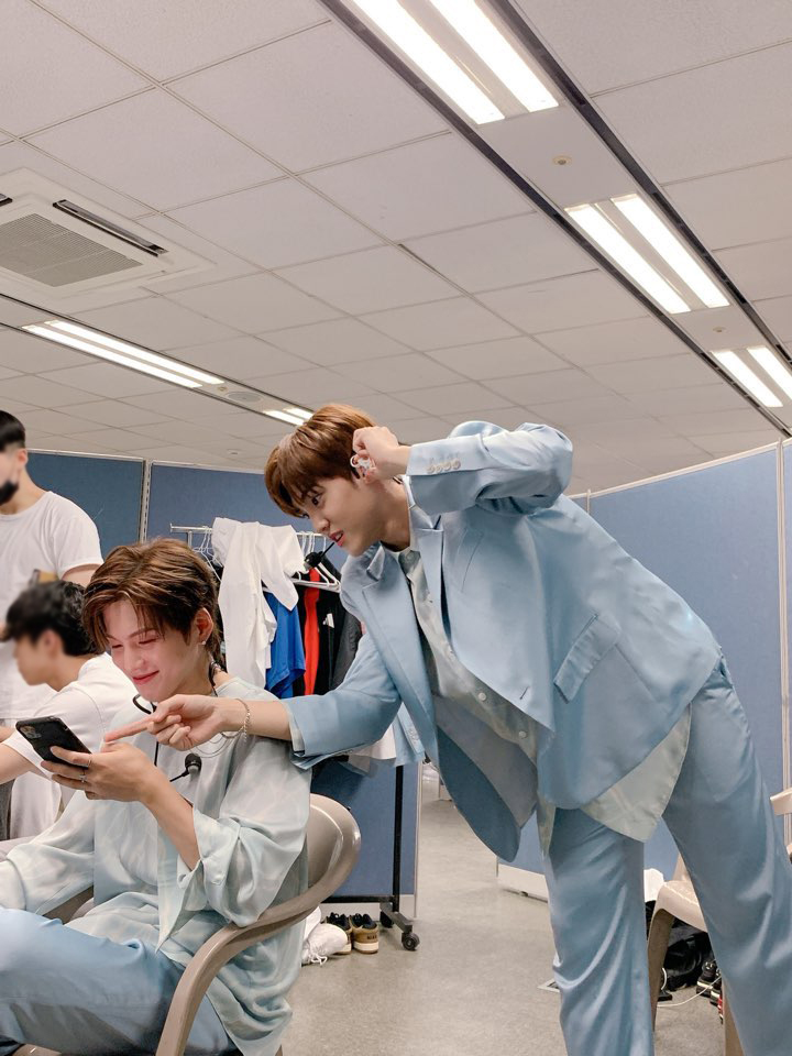 official_bofyou's tweet photo. [📷]훔쳐보다가 장난치니까 드디어 웃어주네.
아무 반응 안 해줘도 괜찮아. 난 아랑곳하지 않을꼬야
미츄들 우리는 오늘 넘 바쁘게 움직이고 이썽용 ㅎㅎ 모하세요?

#비오브유 #B_O_Y #BOfYou #김국헌 #KOOKHEON #송유빈 #YUVIN #보고싶다 https://t.co/em6ZCOLQqb