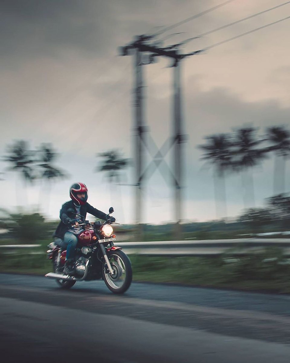jawamotorcycles's tweet photo. Focus only on the road
#Repost from Amyt Jha's instagram (@guru___g)
#jawa #jawalife #jawaisback #jawalove #Jawamotorcycle #classicmotorcycle #kommuniti #kommunitigallery #jawacometred #cometred #jawa42 #jawafortytwo #2stroke #jawafans #jawariders #motorcyclediaries #jawamoto https://t.co/kRLobzl7p0