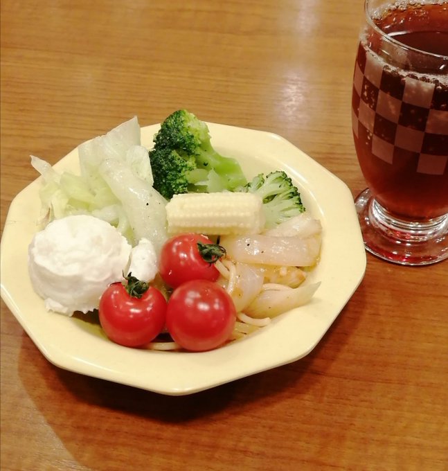 手に水分がないせいでビニール手袋をつけるとき表面をさわりまくらざるをえない 