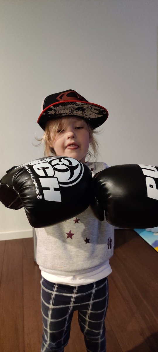 LisaIngo's tweet photo. My little gangsta in da house! https://t.co/eXulEgWC5p