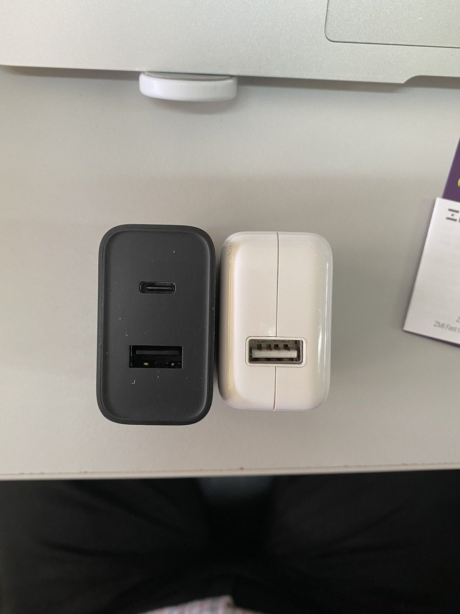 oishi19_'s tweet photo. Zmi 30W Charger อันนี้ดีมาก รองรับฟีเจอร์ชาร์จเร็ว PD มีขนาดใหญ่กว่า ที่ชาร์จ 10W ของ iPad mini นิดนึง แต่มีช่อง Type-C และ Type-A อย่างละ 1 ช่อง พกพาได้ง่าย ขาปลั๊กพับเก็บได้ด้วย #AppleHowtoTH
พิกัด //https://t.co/DNQL764sxa https://t.co/GSzEqQu9Un