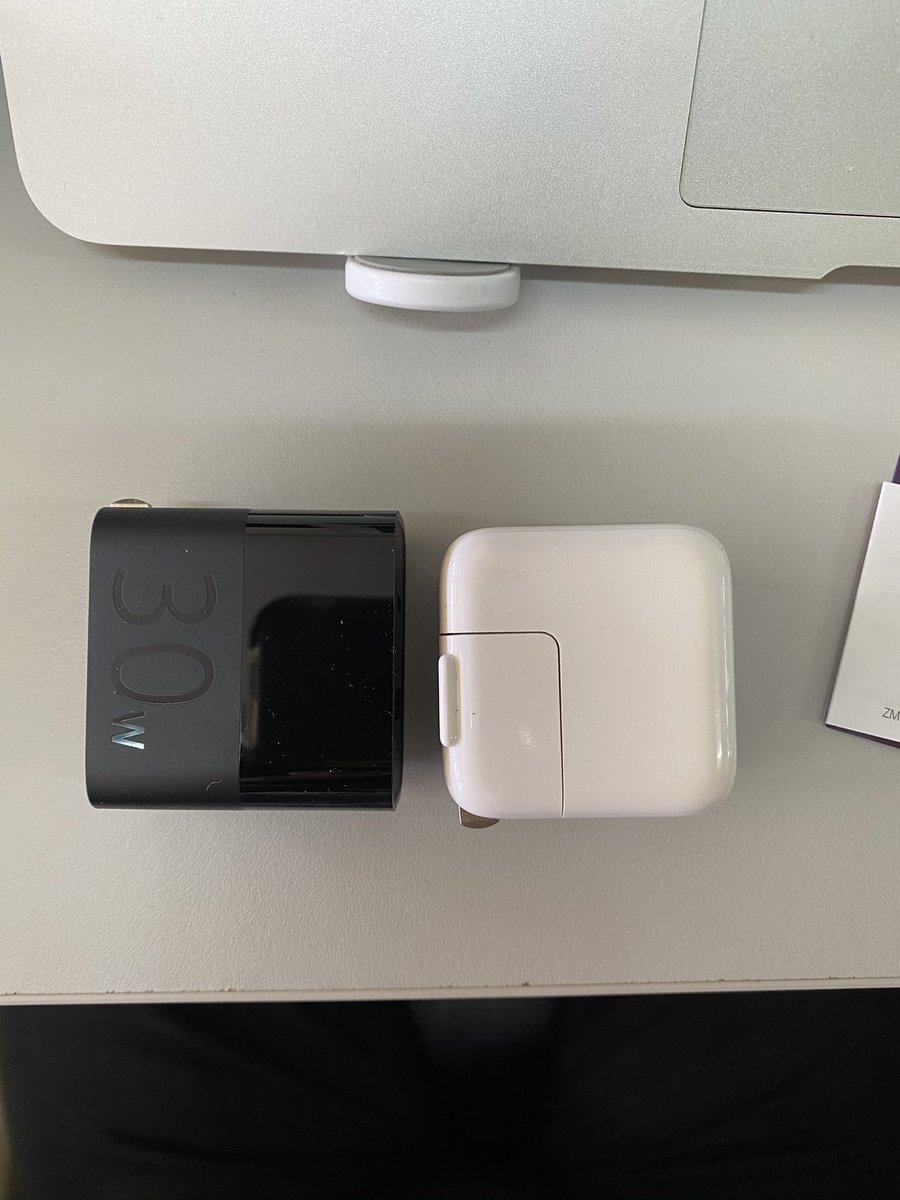oishi19_'s tweet photo. Zmi 30W Charger อันนี้ดีมาก รองรับฟีเจอร์ชาร์จเร็ว PD มีขนาดใหญ่กว่า ที่ชาร์จ 10W ของ iPad mini นิดนึง แต่มีช่อง Type-C และ Type-A อย่างละ 1 ช่อง พกพาได้ง่าย ขาปลั๊กพับเก็บได้ด้วย #AppleHowtoTH
พิกัด //https://t.co/DNQL764sxa https://t.co/GSzEqQu9Un