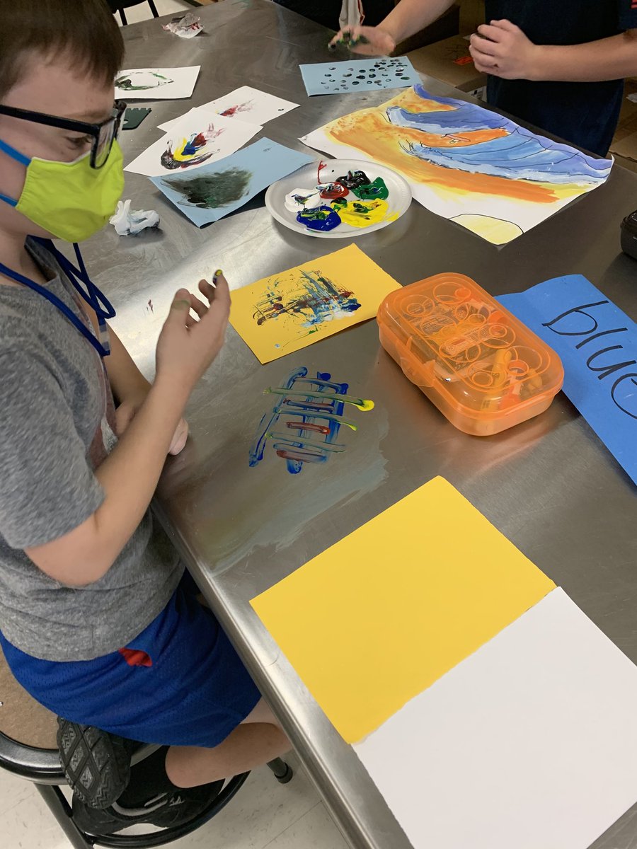 RiedingerArt's tweet photo. Table Monoprinting #elementaryartists #ShilohSharksStrong ⁦@ShilohPointES⁩ @ForsythFineArts https://t.co/67bD1y6J8K