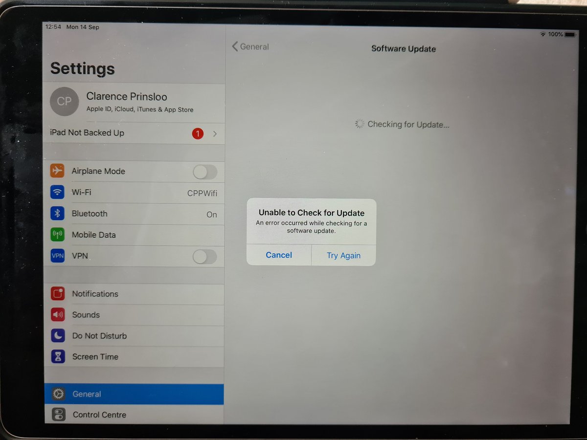 Clarence_ZA's tweet photo. @Afrihost @Metro_Fibre Software update on ipad https://t.co/YREhVwQCh4