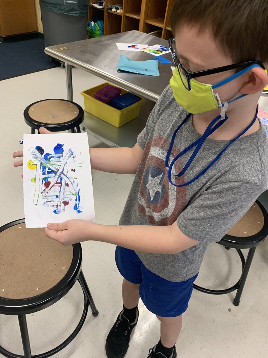 RiedingerArt's tweet photo. Table Monoprinting #elementaryartists #ShilohSharksStrong ⁦@ShilohPointES⁩ @ForsythFineArts https://t.co/67bD1y6J8K
