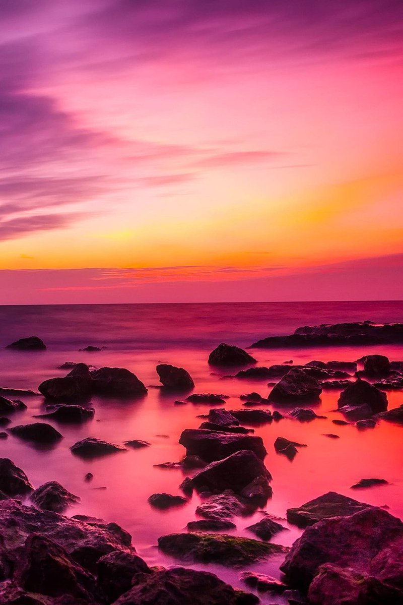 BeautifyApps1's tweet photo. https://t.co/EdzPf5zAYJ ◀️ DOWNLOAD now!

Wow 🔥 Awesome pictures of sky of different colors  are here!

Are you into purple, blue, yellow, green, red or orange sky? Beautify🌸has any sky color you can imagine 🌈

Paint your screen different color every day! Start the fun now 🙂 https://t.co/M3k41KE2Ee