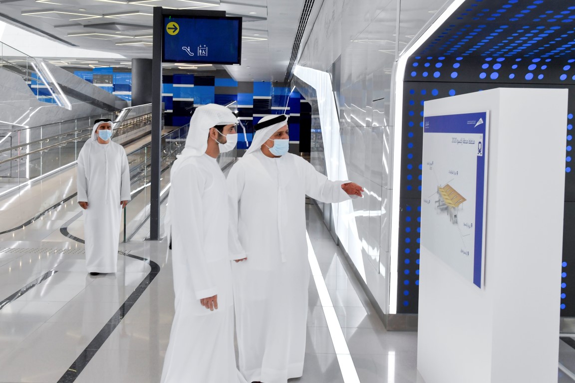 CWMiddleEast's tweet image. PICTURES! 🚇

HH Sheikh Hamdan bin Mohammed bin Rashid Al Maktoum toured the $3bn #Route2020, an extension of the #DubaiMetro, from the Jebel Ali Metro Station to the Expo 2020 Station.

@rta_dubai's Mattar Mohammed Al Tayer briefed about the project 🚇

zcu.io/68Hh