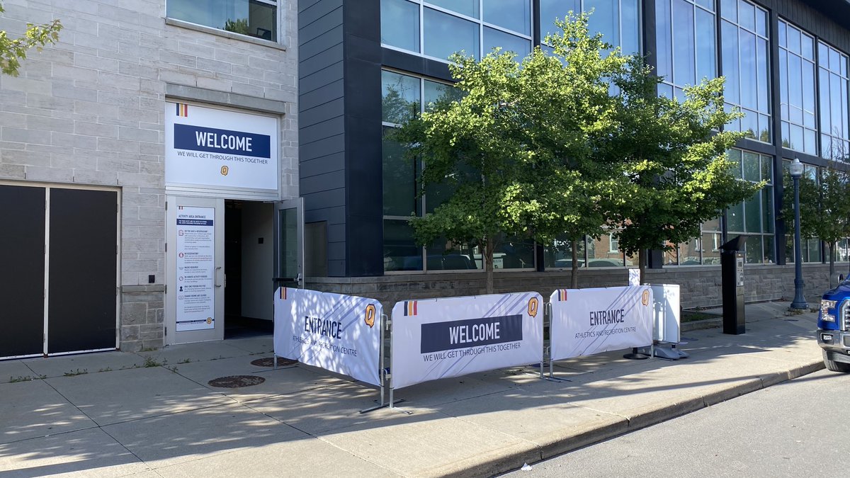 QueensARC's tweet photo. This week we are pleased to extend our hours and welcome back @queensu staff & faculty.
A friendly reminder, if you can not attend your reserved time, please cancel your reservation so that others can workout.
View our how-to at https://t.co/VNswbfwVMU
#queenu https://t.co/J16lPyPKJ0