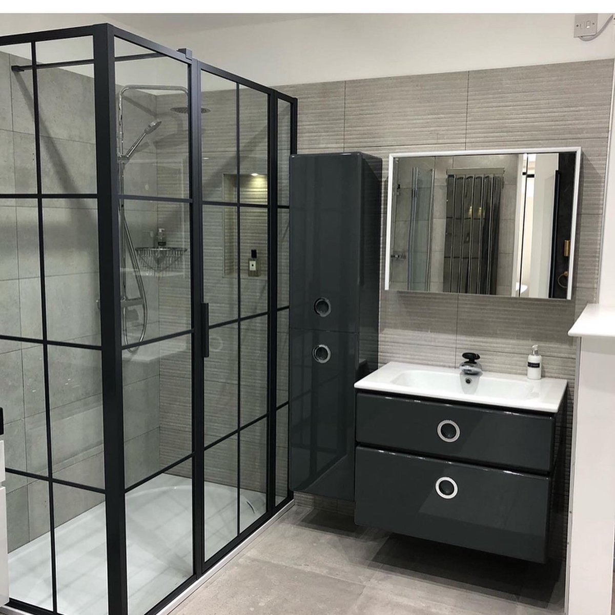 🇬🇧 Best of British 🇬🇧
Today, we are showcasing <a href="/drenchshowers/">Drench Showers</a> who introduced the black crittall look to the British shower market. With a great selection of designs, colours and finishes, the options are endless. #bathroomdesign #bromley