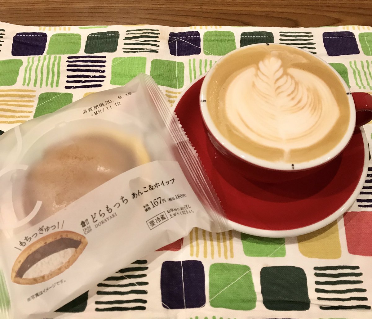 富大 パリスタコーヒー 公式 On Twitter 今週のパリスタコンビニ企画は ローソン どらもっち あんこ ホイップ ラテ 東ティモールの深煎りです 東ティモールの豆はすっきりした味わいが特徴で ラテでも後味がさっぱり どら焼きのような和菓子の柔らかい甘味