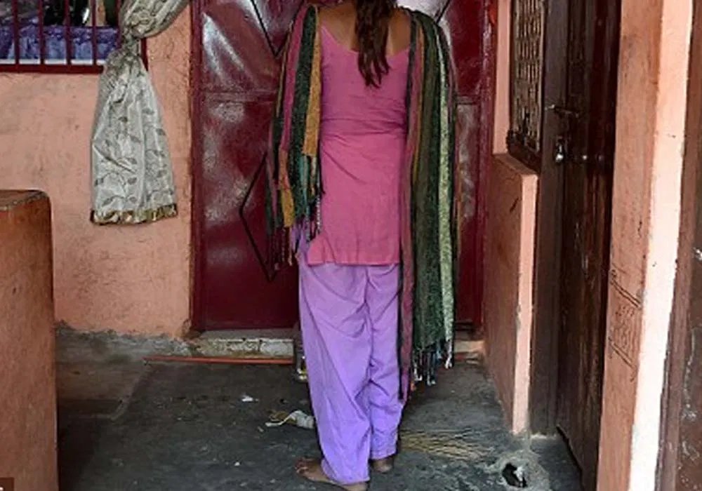 sandeshnews's tweet image. મોટી બહેનનાં ઘરે રહેવા આવેલ 15 વર્ષીય સગીરાને માસિક ન આવતા થયો ચોંકાવનારો ખુલાસો

જાણો સમગ્ર માહિ્તી : bit.ly/2ZD28U1

#Surat #Kapodra #Gujarat #RapeCase