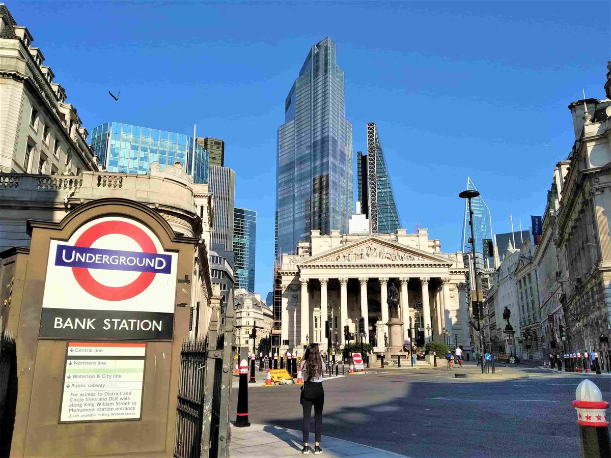 Tanks ロンドン おはようございます 今日も暑い日となりそうなロンドン 今朝の一枚 はロンドンの金融街 City Of London地区にある Bank をどうぞ イギリスの日銀的存在のbank Of Englandや旧王立取引所であるroyal Exchangeなどがあります
