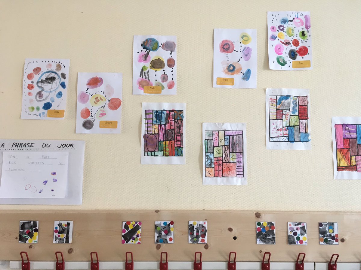 classeve's tweet photo. Voici notre joli couloir très coloré ! https://t.co/mtl4gSsVJR