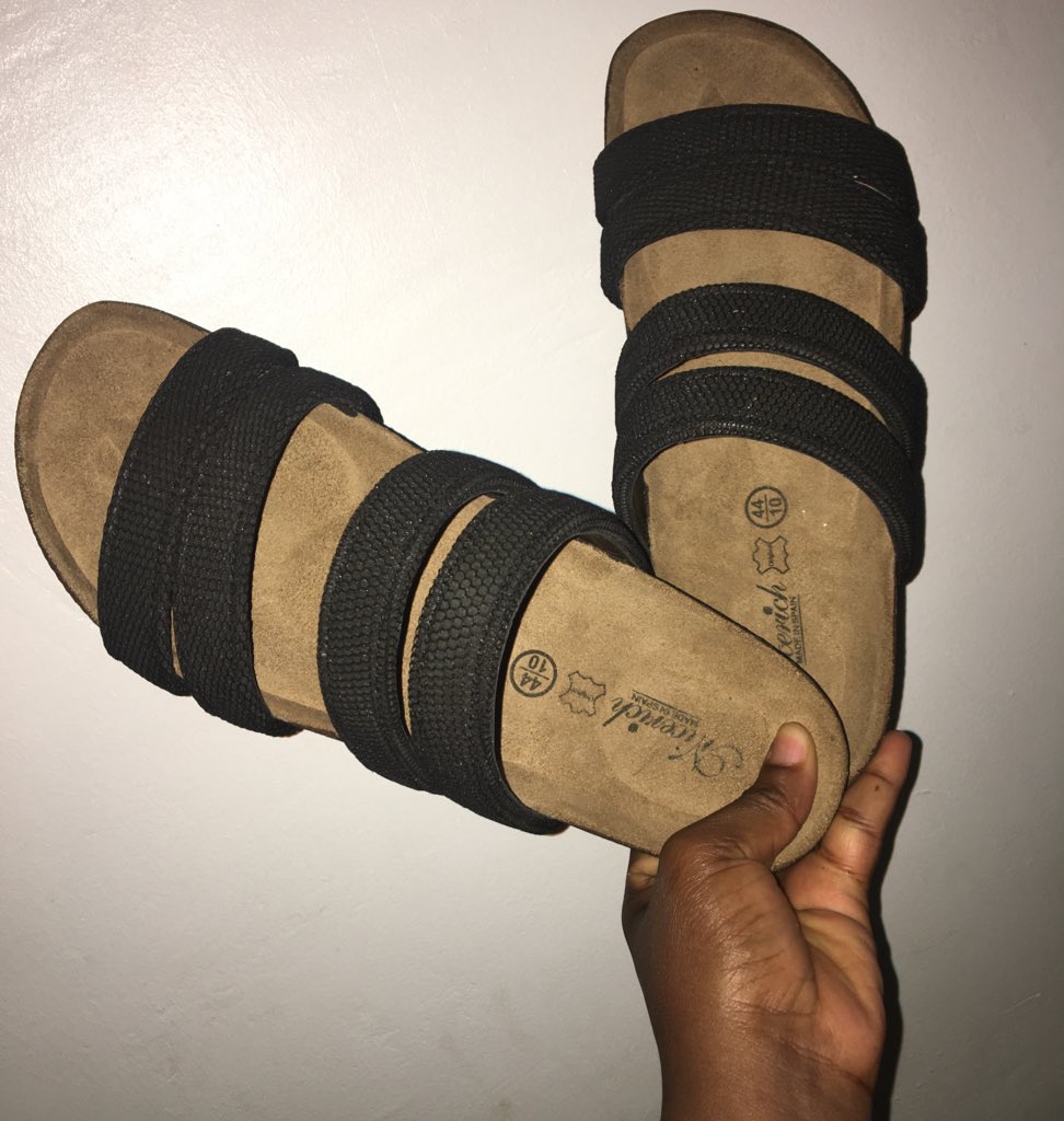 Azeezat161's tweet photo. @Mbahdeyforyou I sell handmade slippers and sandals 
Frame 1-10k
Frame 2-7k
Frame 3-10k
Frame 4-6k
Twitter:@Azeezat161 
https://t.co/RDK8xRsdKQ
WhatsApp:08126841281 https://t.co/9Gke833Iti