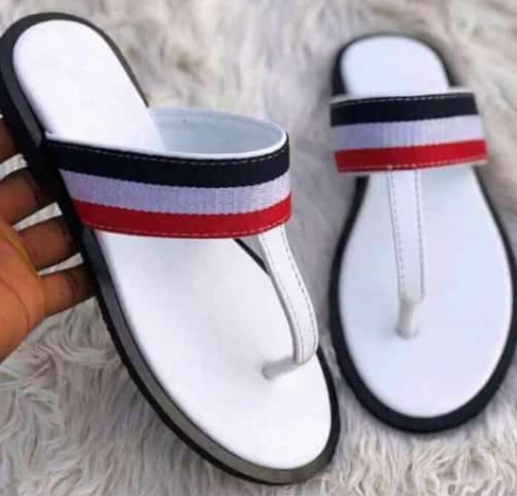 Azeezat161's tweet photo. @Mbahdeyforyou I sell handmade slippers and sandals 
Frame 1-10k
Frame 2-7k
Frame 3-10k
Frame 4-6k
Twitter:@Azeezat161 
https://t.co/RDK8xRsdKQ
WhatsApp:08126841281 https://t.co/9Gke833Iti