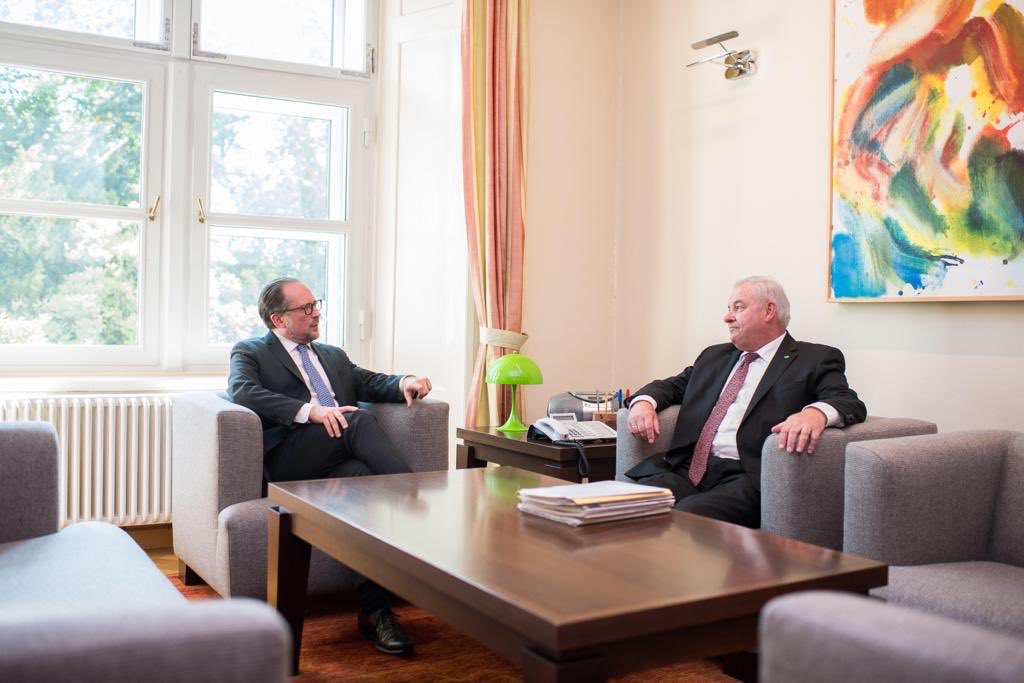 MFA_Austria's tweet photo. Spannender Tag in Graz mit guten Gesprächen, unter anderem mit LH Schützenhöfer. Bei der @iv_news Stmk und im Austausch mit  @wkstmk-Präsident Herk und @ICSteiermark Geschäftsführer Brugger betonte AM #Schallenberg die volle Unterstützung des BMEIA für die 🇦🇹 Exportwirtschaft. https://t.co/5lnMXubtuL