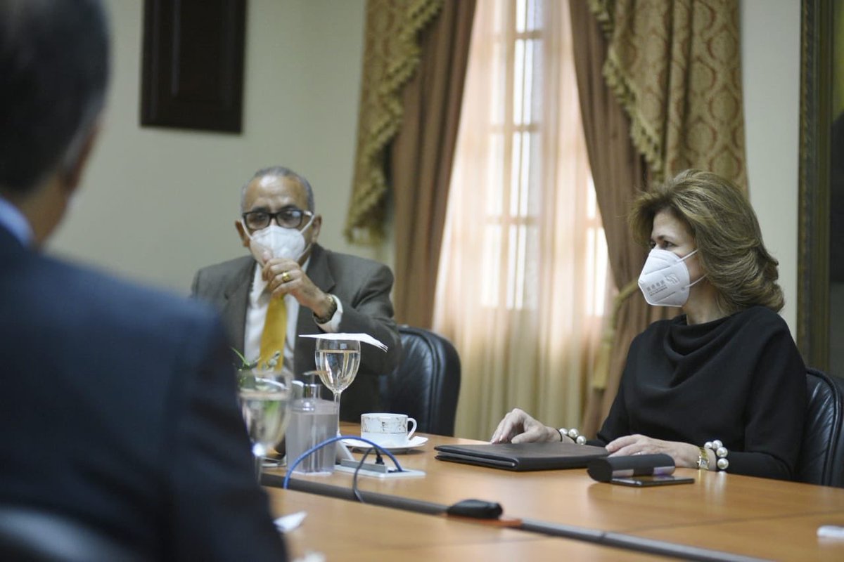 SaludPublicaRD's tweet photo. El #GabineteDeSalud se reunió para conocer los avances obtenidos en el Plan Nacional de Emergencia ante el COVID-19. Ademas, se pautó que todos los martes a las 9:00 a.m. el ministro @plutarcoariasmd ofrecerá una rueda de prensa en el C5i del @MDefensaRD. https://t.co/BhUeQtGVqS