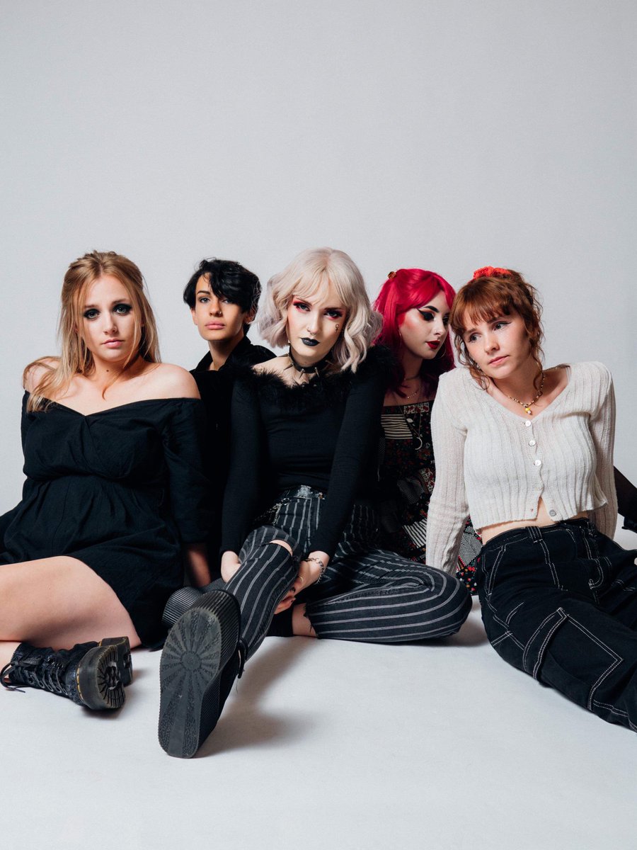 TheUnicornSound's tweet photo. Venus Grrrls (@VENUSGRRRLS) - Leeds, England

Songs to Listen to: No Signs &amp; You're Alright, I guess (Their Wicked Things EP, really)

Bandcamp: https://t.co/ayhkroaRSZ

Spotify: https://t.co/A26shKLrpt

Apple Music: https://t.co/X86pL6yGJJ https://t.co/JlnoYeQD3q
