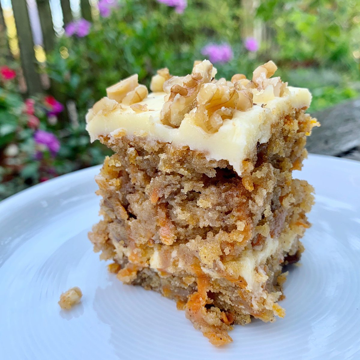 nikkilewisphoto's tweet photo. When you’ve been working hard all day .... leftover birthday cake!
#carrotcake #leftoverbirthdaycake #garden #nikkilewisphotography #nikkilewisphotos #hertfordshire #hertslife #herts #isolationlife #isolationphotography #baking #bakinglife #leftovercake #workinghardinthegarden https://t.co/PnYDFfeCRl