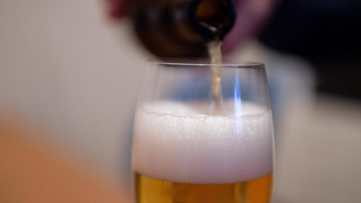 Follow us on YouTube Man met auto-brouwerij-syndroom vrijgesproken van rijden onder invloed....