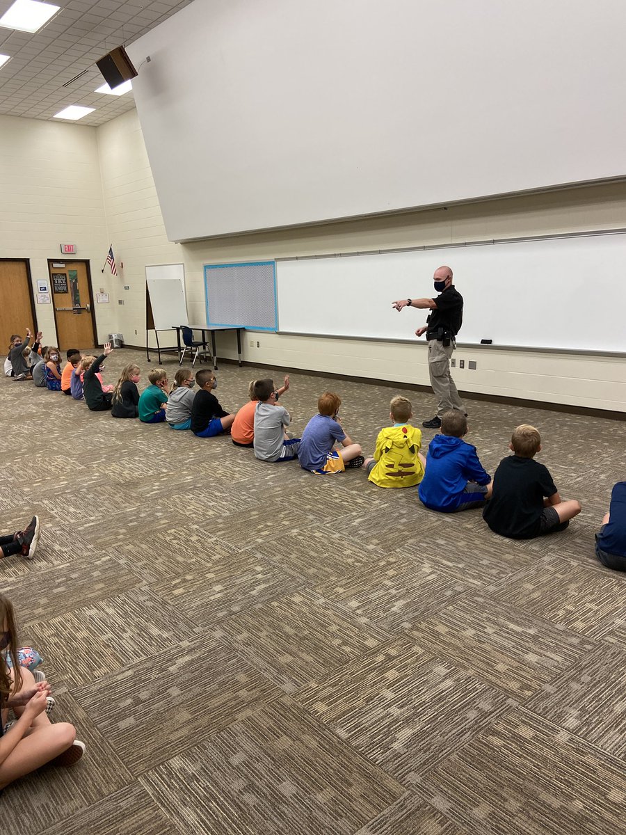Our SRO talked to the kids today about his job at school. The loved getting to know a Police Officer! <a href="/PrairieTrace1/">Prairie Trace</a> <a href="/PrairieTracePTO/">Prairie Trace Elementary School PTO</a> @JillSmith34 <a href="/mrchardreid/">Mr. Reid</a>