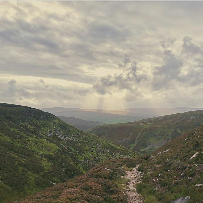 FHealthCharity's tweet photo. An update on Alex, James &amp; Sam walking 197 miles for our #StrokeAppeal &amp; @whitelodgecentre

Day 9-here are some highlights of last few days hiking through #YorkshireDales
Amazing views &amp; weather

Well done 

Thank you for every step
Read more; 
https://t.co/HMdgVbLaYA https://t.co/ZbOYt9cynu