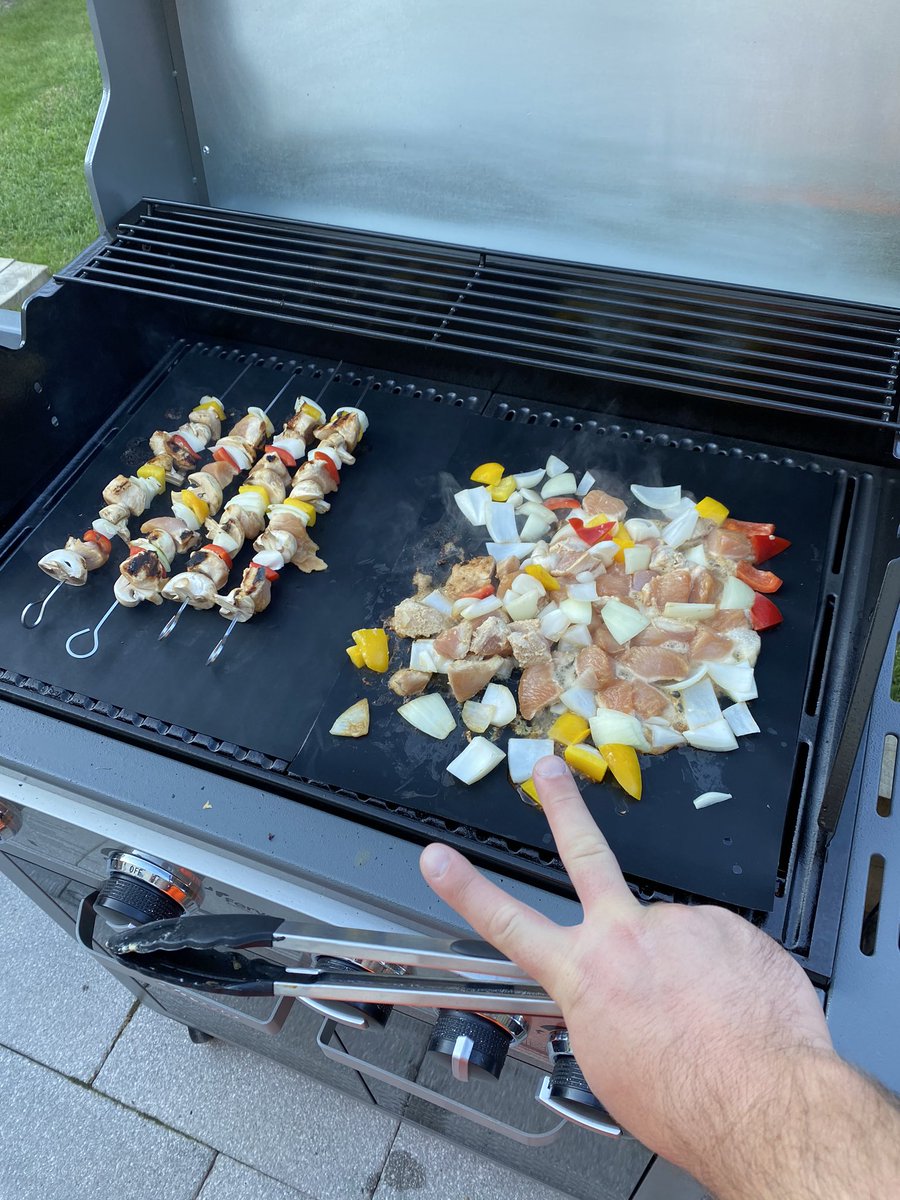 pellsaturn's tweet photo. This is why Iβm not streaming yet!!! #fulltimecook π¨βπ³π¨βπ³ https://t.co/WLY60VIJrX