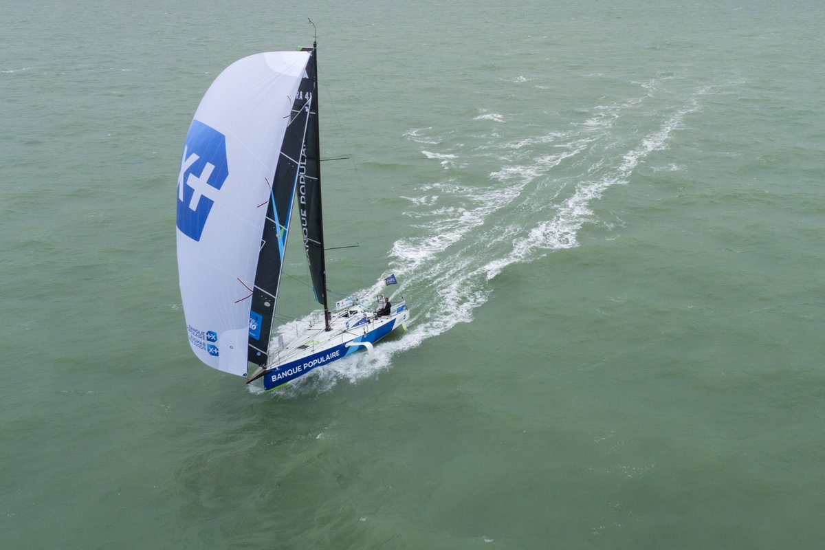 VoileBanquePop's tweet photo. La tête de la flotte commence à manquer de vent et Armel continue de naviguer à bonne allure, va-t-on assister à un resserrement général ? Tout est encore jouable ! 💪 #AllezArmel

🗺 https://t.co/pl6FSnEzUn

 #LaSolitaire

📸 Alexis Courcoux https://t.co/cty2YCcxec