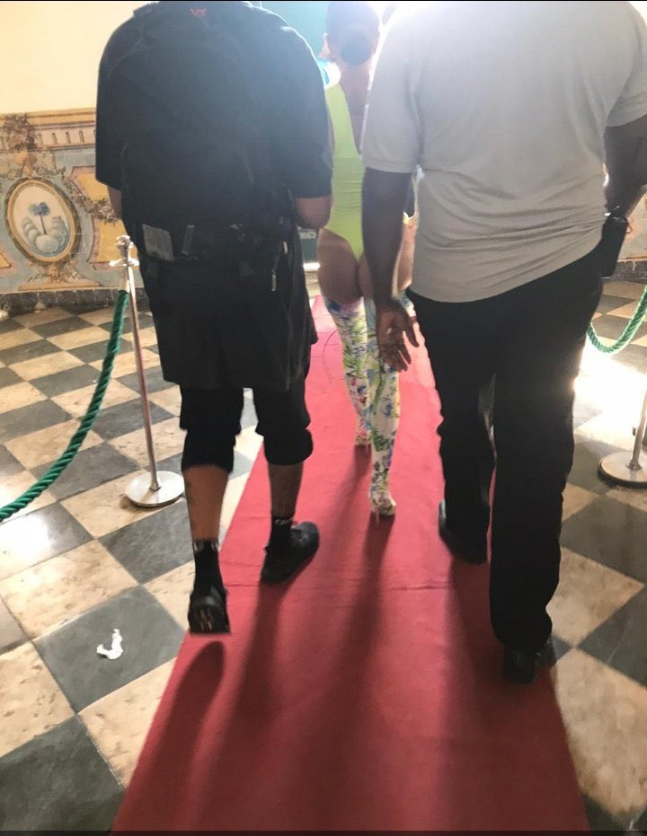 JucaDream's tweet photo. Anitta gravou algumas cenas  do clipe de ‘Me Gusta’ dentro da igreja do Santíssimo Sacramento do Passo. 👀

QUEM É O FEAT MISTERIOSO https://t.co/6ixp0iXg5U