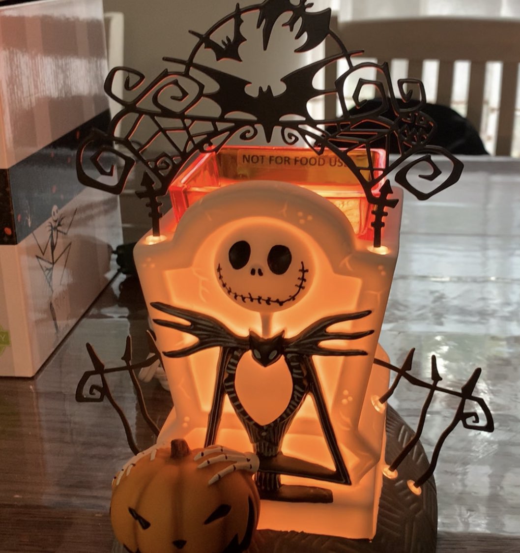 jomie87's tweet photo. So excited my Jack Skellington warmer and mini warmer came in. I couldn’t do a live video of the two warmer ￼but I did do a silent record a video just so you won’t hear all the noise in the background from my kids lol. These two warmer are so worth it. https://t.co/Sg06H2EoIk