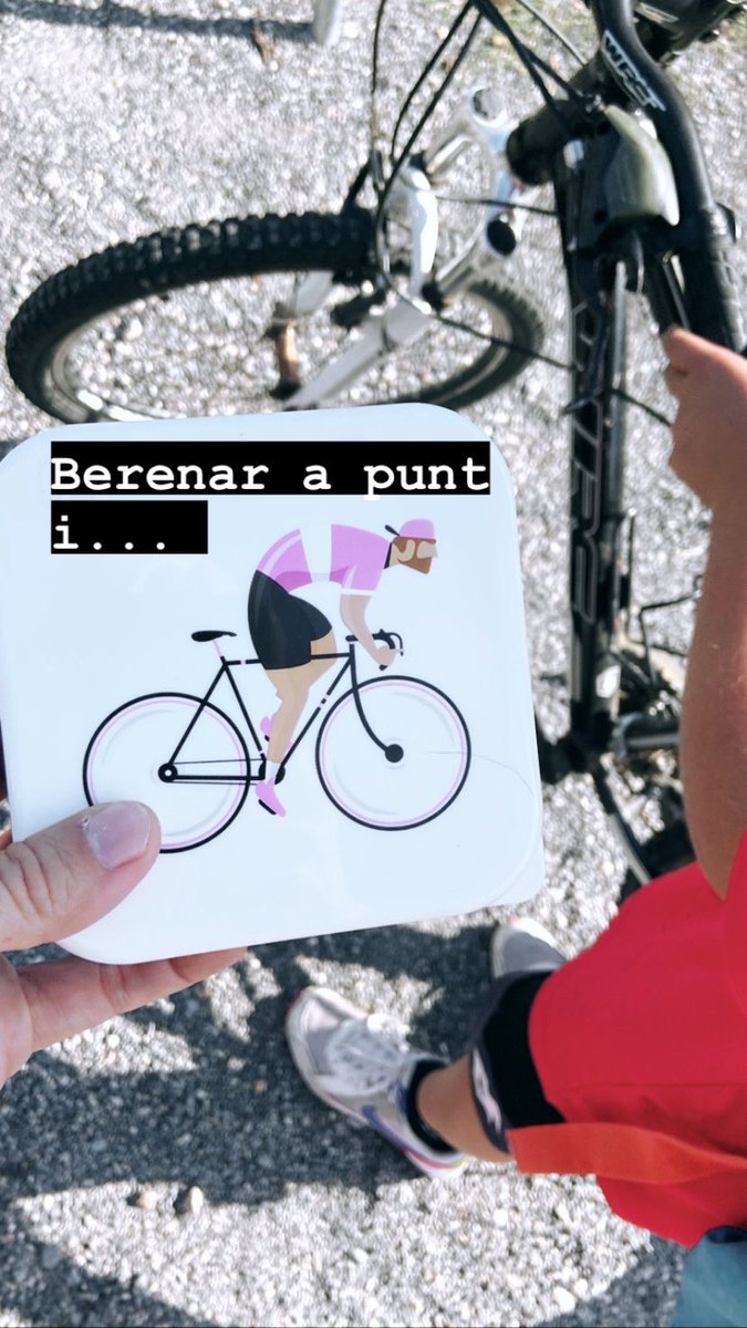 helenavc's tweet photo. Primer dia d’escola i sembla ser que hi ha més consciència! Som-hi famílies!!! Totes sou part dels @canvisencadena! #recuperemlaciutat #alescolaambbici @aj_vic @elpetitmiquel @el9nou #mobilitatsostenible https://t.co/coGnRD62Y9