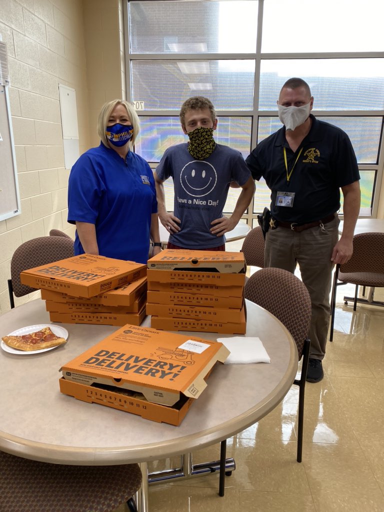 Philo_Biology's tweet photo. BIG praises to Brandon Jewel! He supplied and delivered lunch for all of the HS teachers! There is another table to the right also full of pizza! Thank you, Brandon. We appreciate you more than you know! @ElectricsFLSD #PHS #Flsd  #Thankful https://t.co/ob19fOQqEO