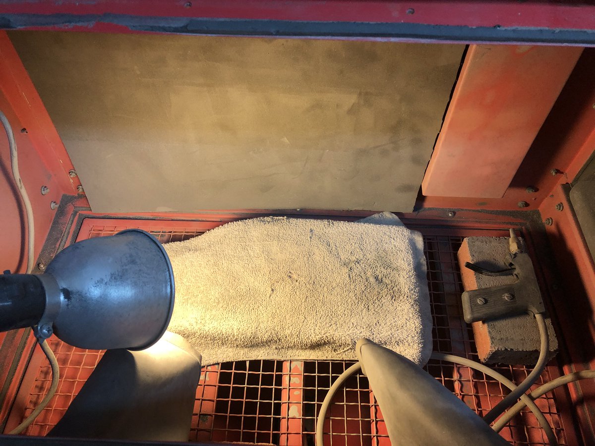 InsideMyShop's tweet photo. Cleaned up the sandblasting cabinet. Ready to start blasting rocks again 😎 https://t.co/sufQDH3PS8