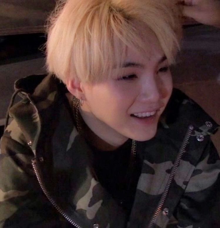 softlymeow_'s tweet photo. Yoonmin Au; Fake boyfriend. 

Con tal de deshacerse de su ex novio, Park Jimin se inventa un novio ficticio, pero ¿Qué pasará cuándo se entere de que tal chico es real? y peor aún, ¿Qué asiste a su misma universidad? https://t.co/YCotTeNTPh