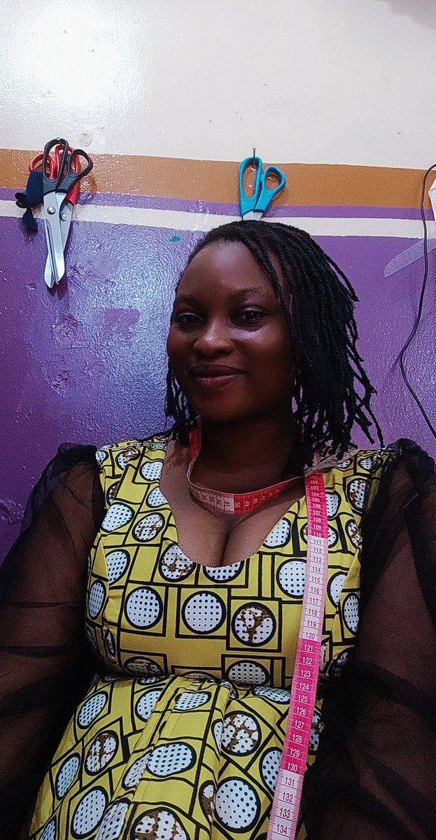 Oluwafu10809553's tweet photo. Accountant turn fashion designer
#Unusualdesigner
#unusualpeplumblouse
#usualme https://t.co/3KSCwiLlgd