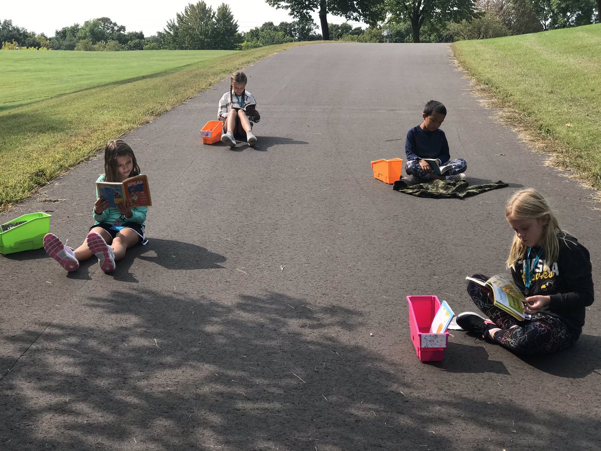 Enjoying the beautiful weather by taking a read to self mask break outside ☀️📚