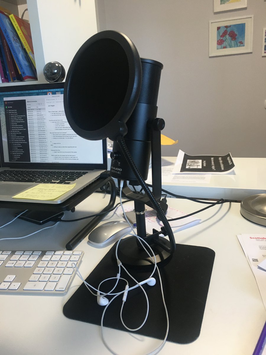 parsonsdialogue's tweet photo. My latest acquisition! I'm being encouraged to buy the 'selfie light' too! Soon I'll need to work on my late night radio voice!
#technologycreep #facilitation #whatwasithinking https://t.co/g3NvtRu6gN
