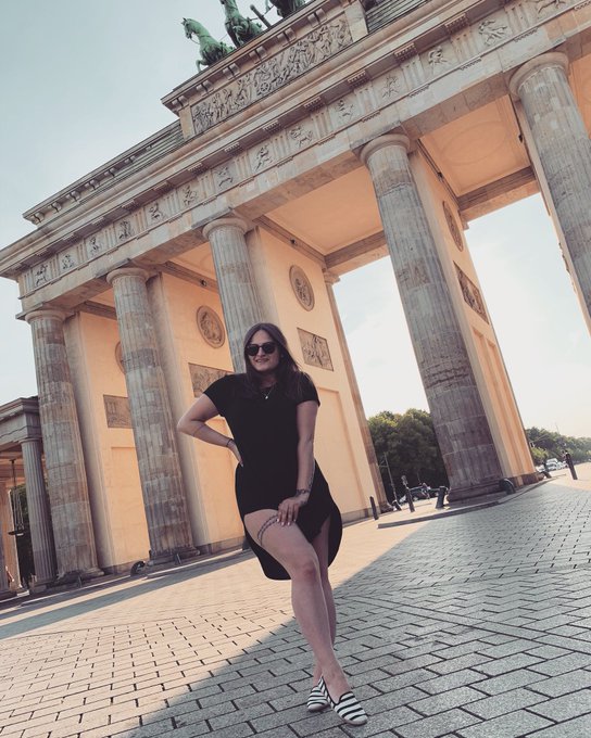 So muss das laufen, super erfolgreich, bereichernd und innovativ 💪🏼 .  #europatour #m&uuml;nchen #prague #berlin<a href="/tag/happy"class="tags"><span>#happy</span></a><a href="/tag/tv"class="tags"><span>#tv</span></a><a href="/tag/berlin"class="tags"><span>#berlin</span></a><a href="/tag/sunglasses"class="tags"><span>#sunglasses</span></a><a href="/tag/power"class="tags"><span>#power</span></a><a href="/tag/m%C3%BCnchen"class="tags"><span>#m&uuml;nchen</span></a>
