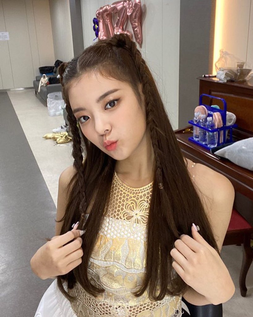 lialoop721's tweet photo. [#리아] 200914 Instagram update

#ITZY #있지 #리아 #LIA #예지 #YEJI #류진 #RYUJIN #채령 #CHAERYEONG #유나 #YUNA #MIDZY
#믿지 #ITZY_NotShy #NotShy https://t.co/p40nu9r5bC