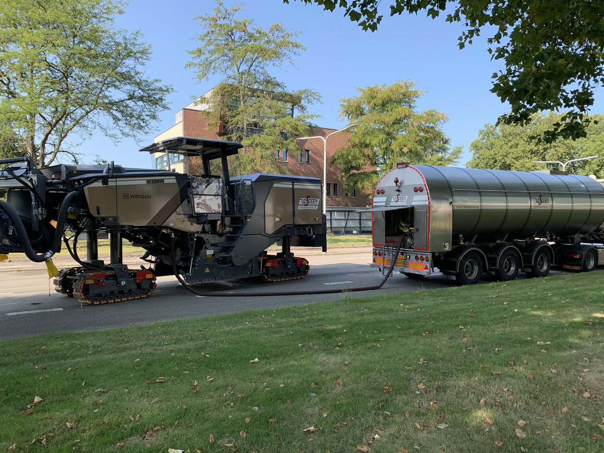 freesbedrijf's tweet photo. @freesbedrijf Vandaag gestart met de frees werkzaamheden op de Guido Gezellestraat in @Gem_Terneuzen voor onze partner @H4A_ , fijne samenwerking op deze mooie nazomerdag......morgen verder....... https://t.co/tovjt3m6Ur