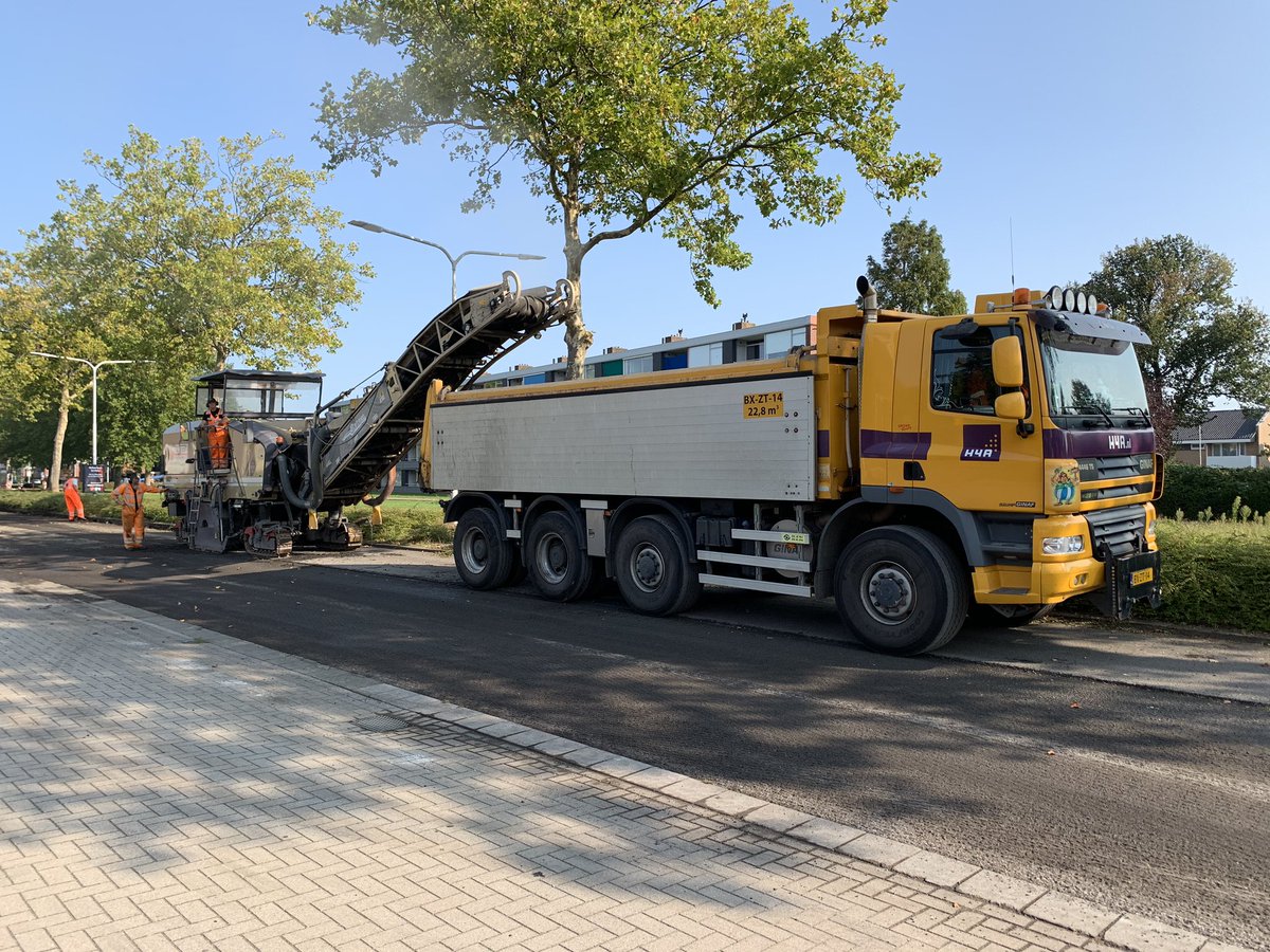 freesbedrijf's tweet photo. @freesbedrijf Vandaag gestart met de frees werkzaamheden op de Guido Gezellestraat in @Gem_Terneuzen voor onze partner @H4A_ , fijne samenwerking op deze mooie nazomerdag......morgen verder....... https://t.co/tovjt3m6Ur