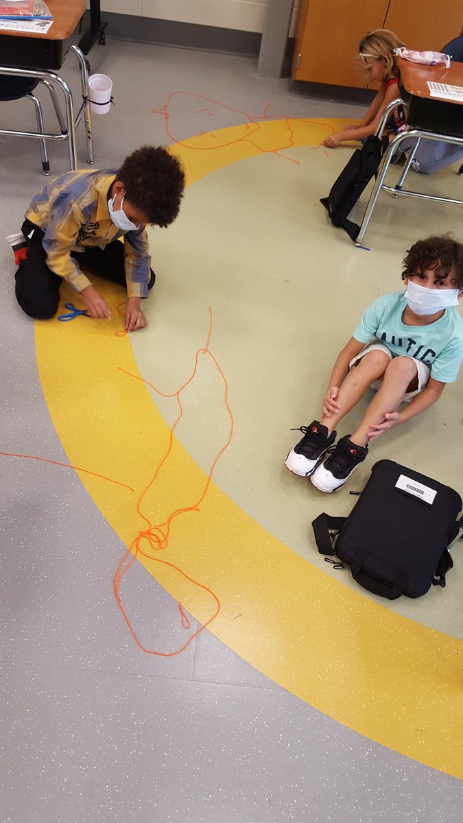 ArtPequea's tweet photo. First graders have been learning about line as an element of art. On Friday, they drew pictures with lines using yarn on the floor. They had a blast! So creative! @PequeaElem  @pennmanor https://t.co/gM2B8hxzjX