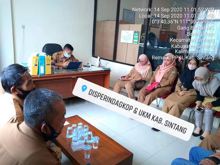 q_uniq's tweet photo. PPKL mengikuti Rapat bersama Kabid dan staff bidang Koperasi dan UKM Disperindagkop Kab. Sintang dalam persiapan Launching #BantuanProduktifUsahaMikro secara simbolis kepada para pelaku usaha mikro yg nantinya akan disampaikan oleh Bupati Sintang
#PPKLSINTANG https://t.co/cLupE7tAiN