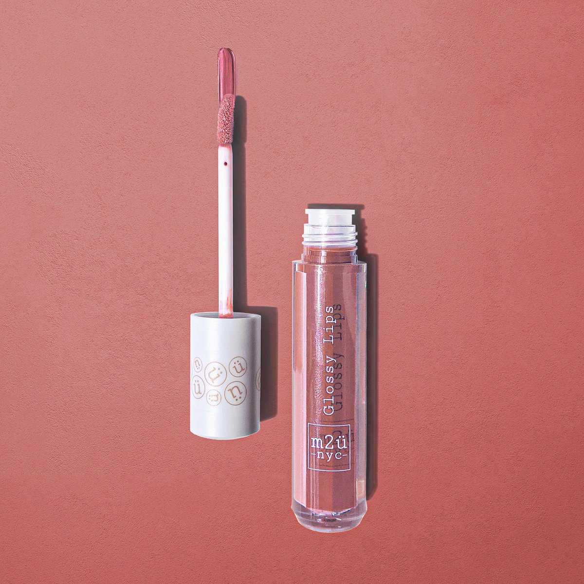 M2UNYC's tweet photo. It’s almost autumn - time to pick up some #fallmakeupessentials 🍂
Check out our #lipgloss in the shade “Crash.” It has a subtle color and an awesome, long-lasting shine that emphasizes and fills out your lips. This gloss is perfect for that no-makeup-makeup look you’re going for https://t.co/pEJGqRN7aI