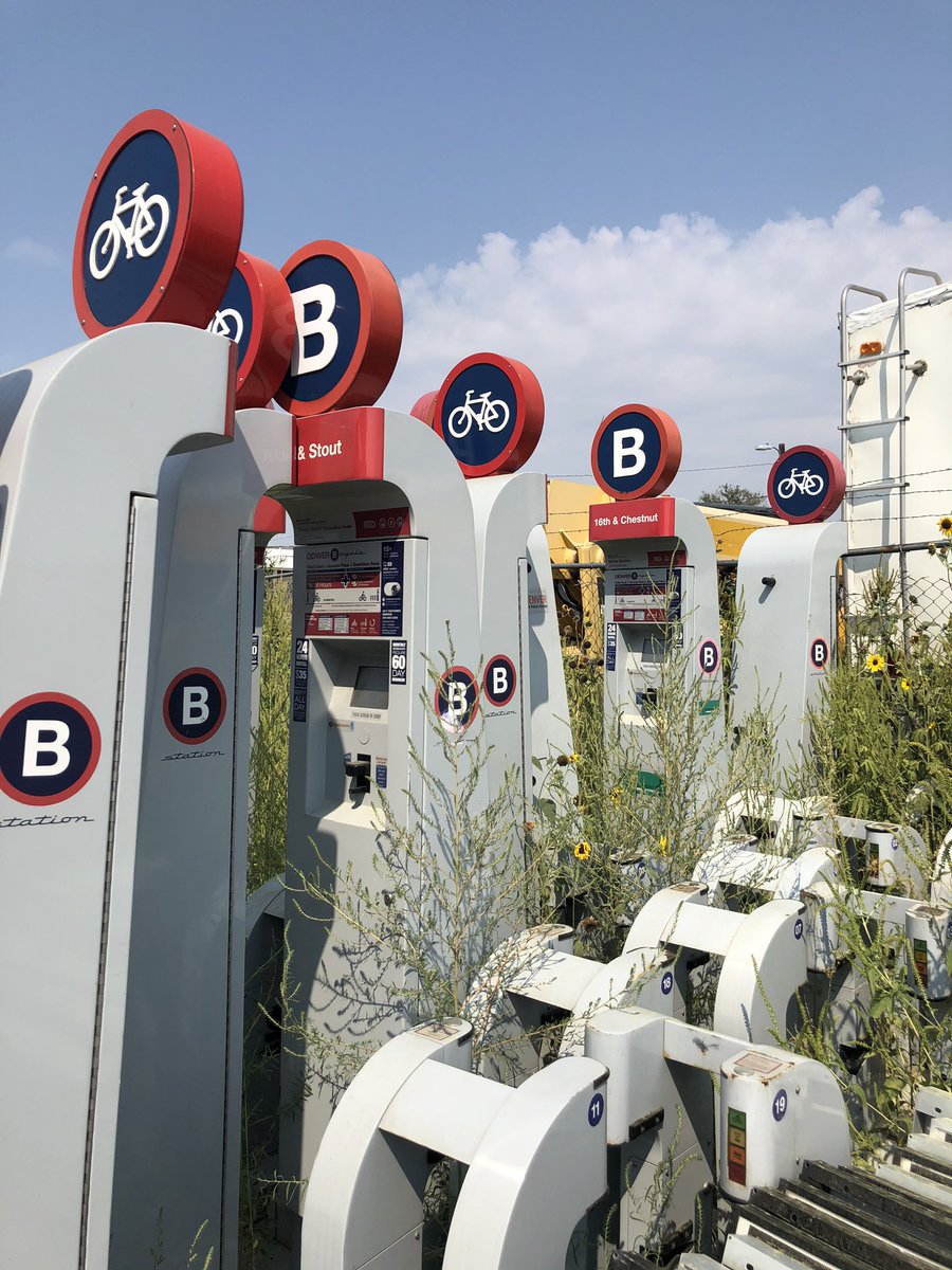 DoogieRoux's tweet photo. 🔴🚲🔵
@HoustonBCycle salvaged stations from @DenverBikeShare w/help via @SCHC_Partners. They were successfully refurbished w/ support from @RodneyEllis to meet the organization’s mission to provide equitable access to bike share. Read more via @Gail_HPM:
https://t.co/oWTUWbseHK https://t.co/UmP857yivr