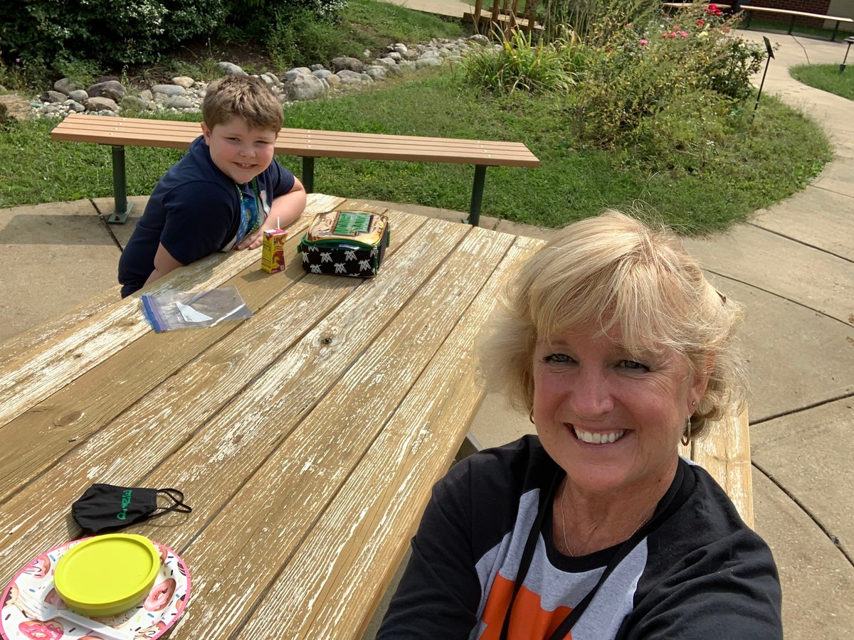 pinestreetelem's tweet photo. Social Distance Lunch with a ROAR winner @PalmyraSchools #GoodBehaviorPaysOff #LearnedSoMuchAboutWWE #BestLunchOfTheYear https://t.co/he8irDSkIj