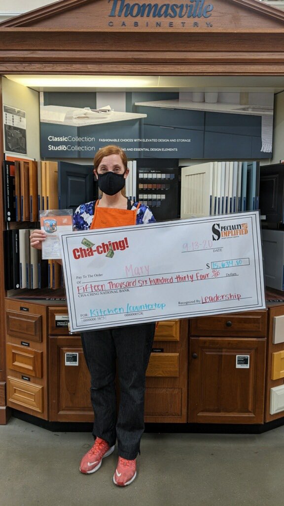 ashleypdaniel's tweet photo. Mary did it again! Congrats on your amazing Sunday and thank you for all you do! Your awesome! #d91moredoings #d91servicerecognition @AccAreta @guest_charles @sabrinaseidel22 https://t.co/FjO4vC47pM